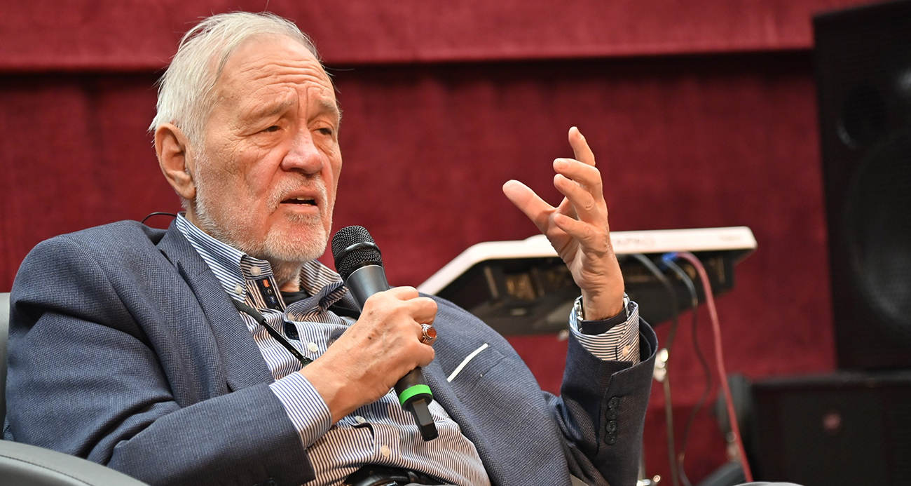 Sağlık sorunları sebebiyle bir süredir yoğun bakımda tedavi gören 78 yaşındaki Prof. Dr. İlber Ortaylı hayatını kaybetti.