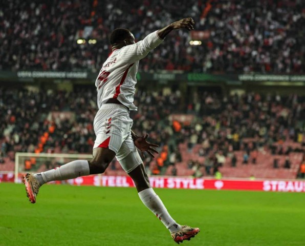 Mouandilmadji, Avrupa’da gol krallığına koşuyor