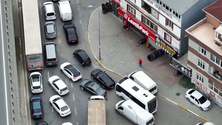 Yolu bırakıp kaldırımdan gittiler: Dron denetiminde ceza yağdı