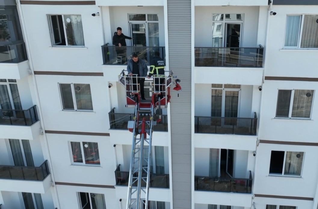 Prizde unutulan şarj aleti yangın çıkardı: 16 kişi hastanelik oldu