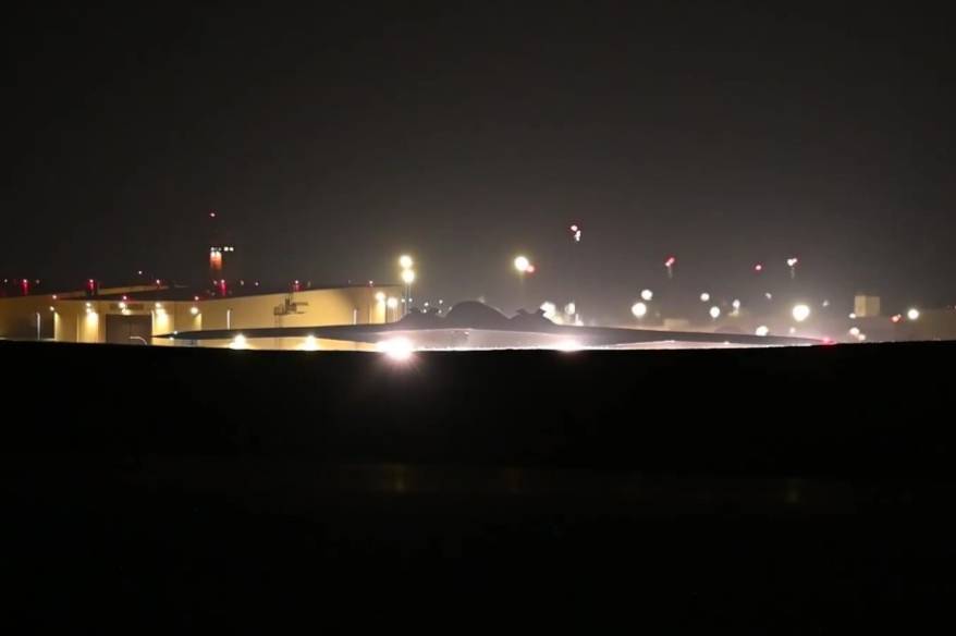 ABD ordusu: "B-2 bombardıman uçakları İran'a yönelik saldırılar için havalandı"