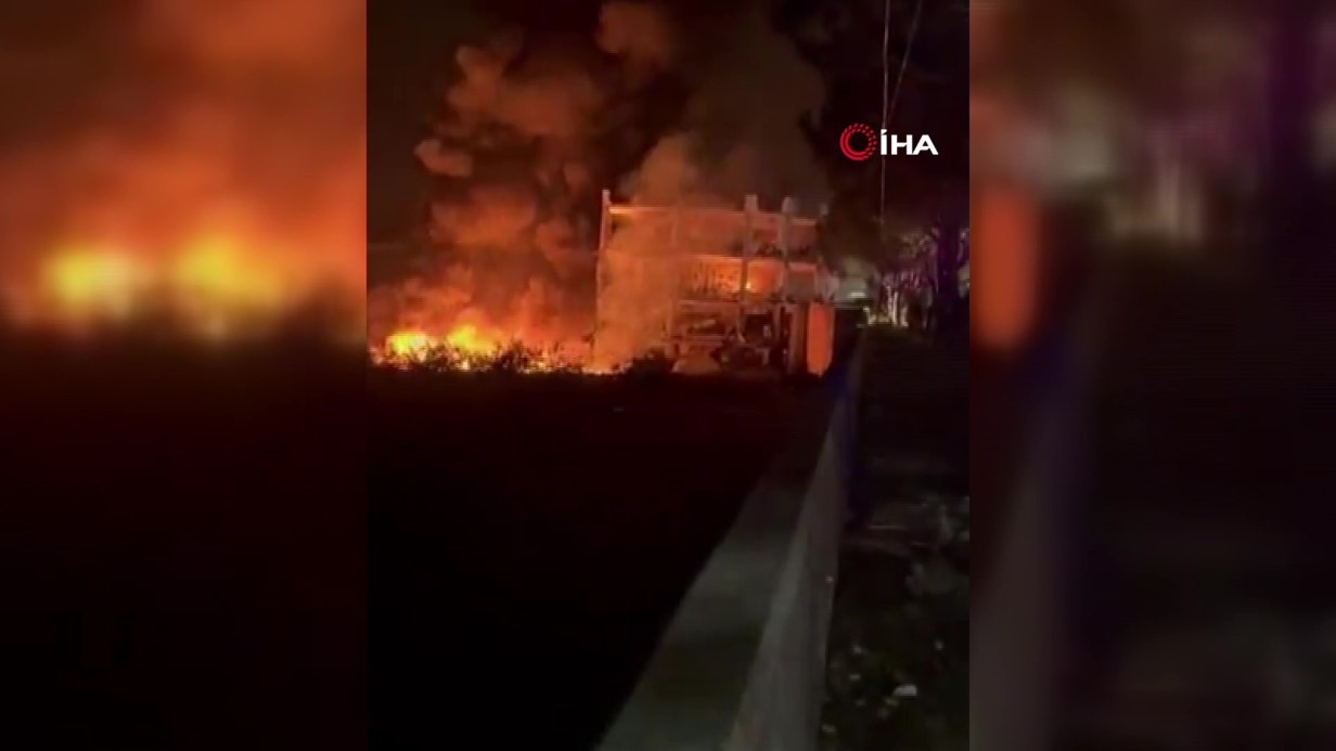 Lübnan Sağlık Bakanlığı, İsrail ordusunun ülkenin güneyindeki 2 sağlık merkezine düzenlediği saldırılarda en az 14 sağlık çalışanının hayatını kaybettiğini açıkladı.