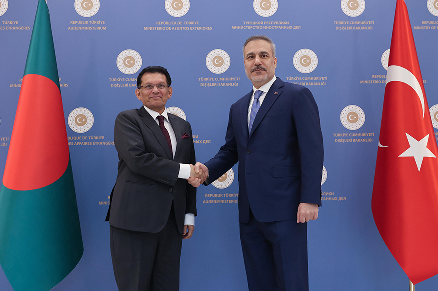 Bakan Fidan, Bangladeş Dışişleri Bakanı Rahman ile bir araya geldi