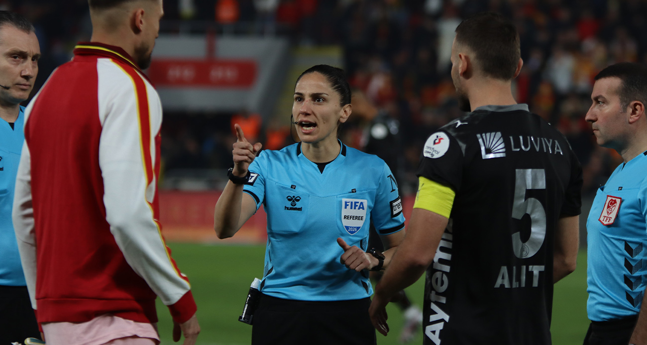 Süper Lig’de 22 yıl sonra kadın hakem düdük çaldı