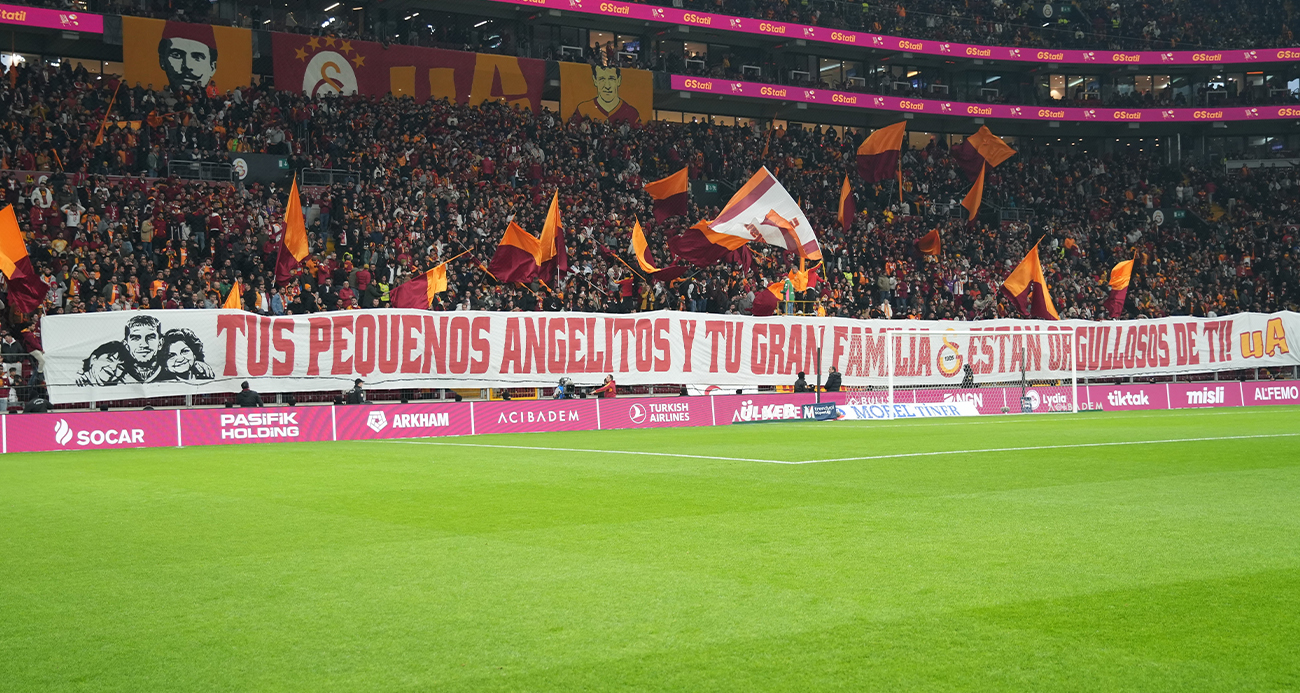 Galatasaray taraftarından, Lucas Torreira için özel pankart