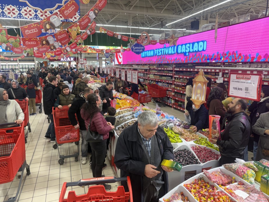 Fiyatı yarı yarıya düşen ete hücum ettiler