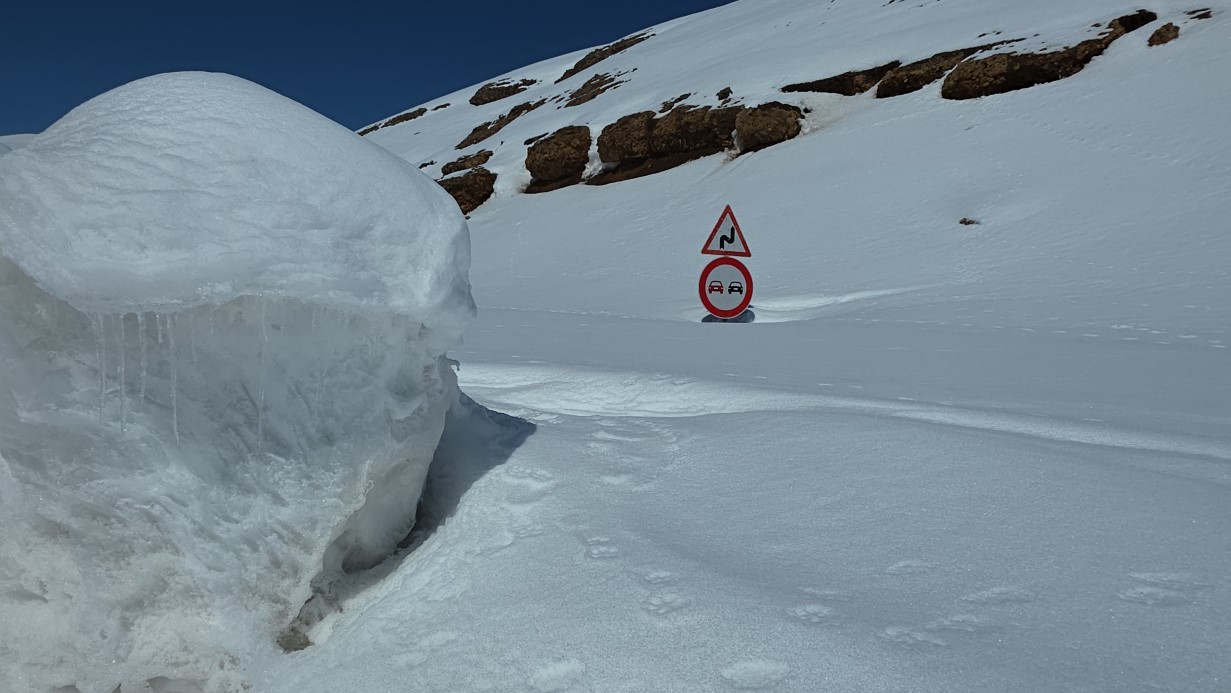 Karabet Geçidi’nde kar kalınlığı 3 metre 52 santim oldu