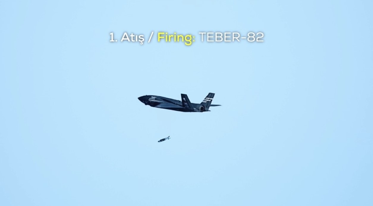 Bayraktar KIZILELMA LGK-82 ve TEBER-82 mühimmatlarıyla hedefi tam isabetle vurdu