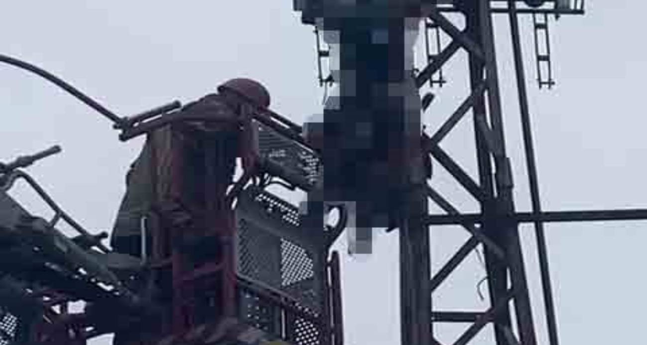 Hırsızlık için çıktığı elektrik direği sonu oldu