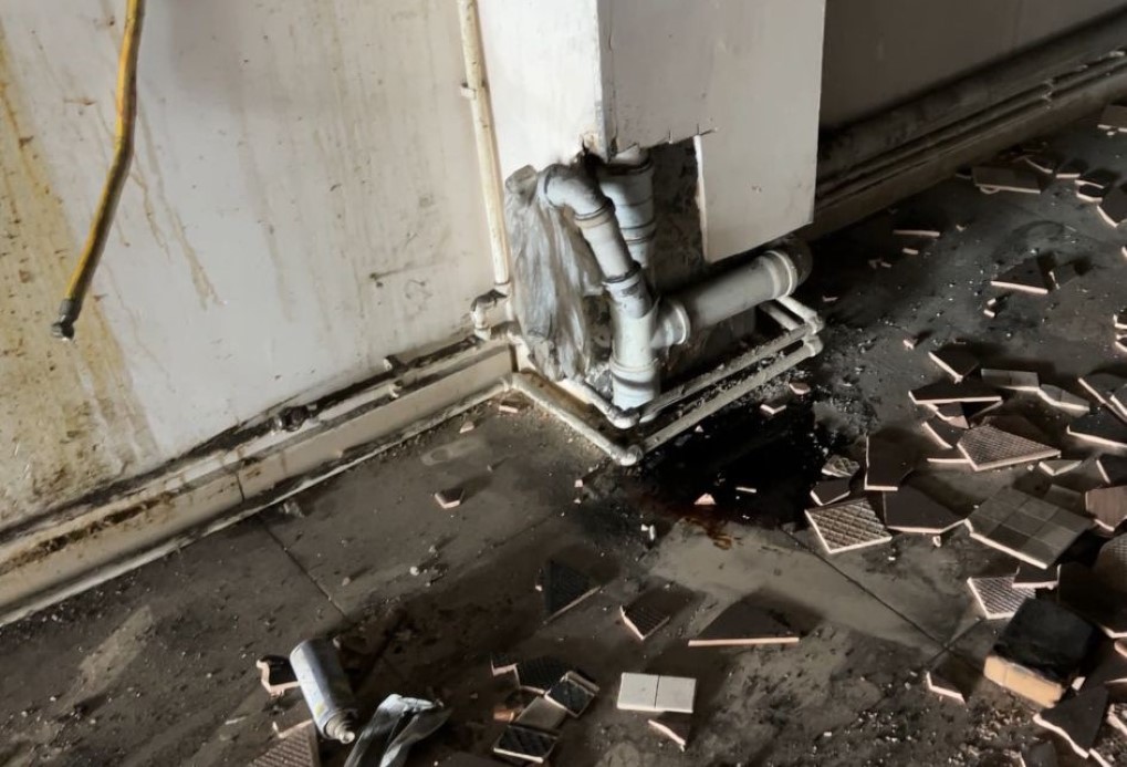 Kiraya verdiği dükkanını 4 yıl sonra harabeye döndüğünü görünce şoke oldu