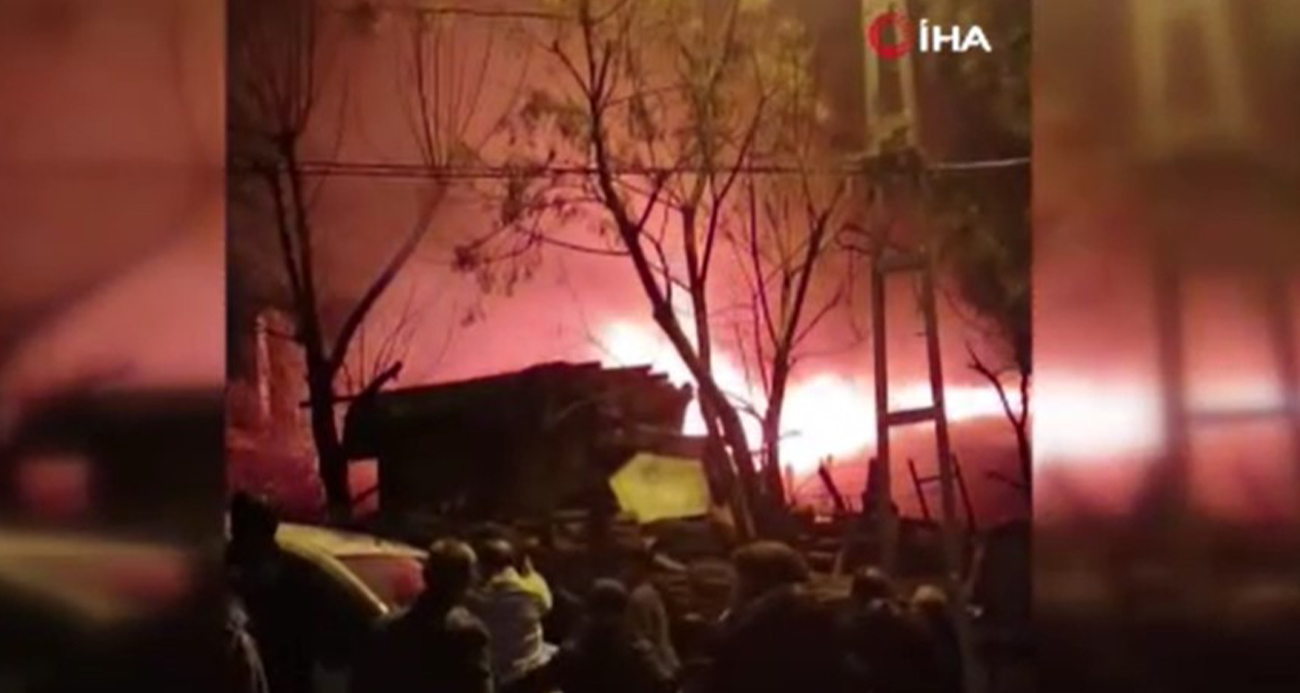 Tuzla’da korkutan yangın: İki gecekondu alevlere teslim oldu