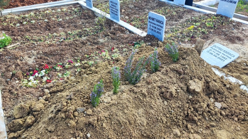Kayıp kızını 3 yıl sonra mezarda buldu, eşini 3 yıl sonra toprağa verdi