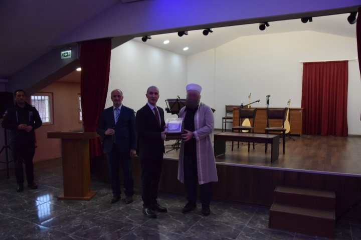 Suç işleyerek girdikleri cezaevinde hafız oldular