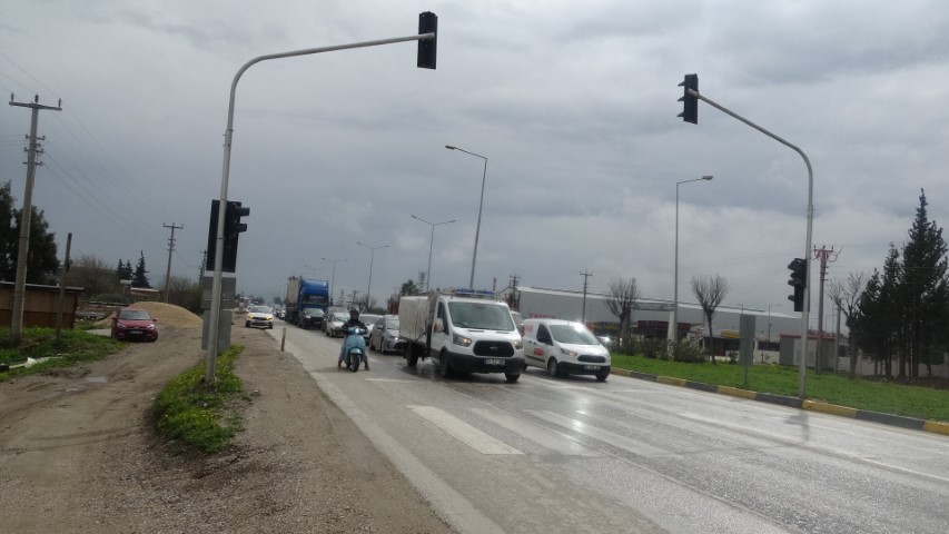 Bayram öncesi trafikte kırmızı ışık denetimi: Kural ihlali yapanlar kamerayla tespit edilip, telefonla arandı