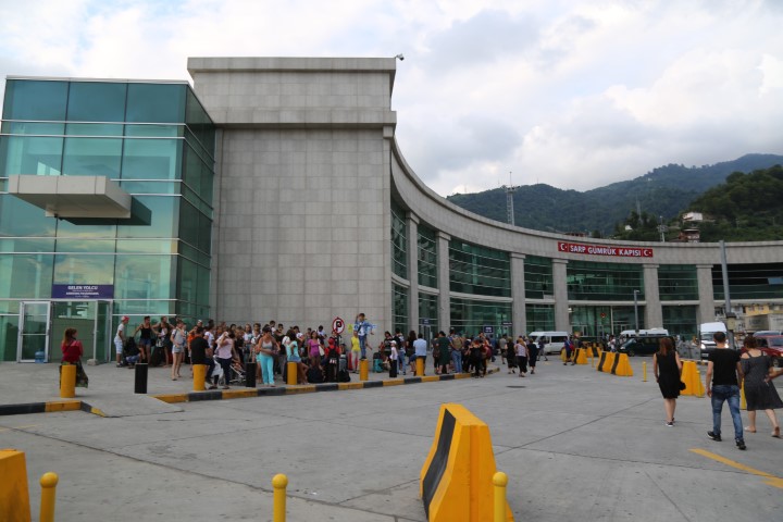 Sarp Sınır Kapısı’nda yolcu geçişi 5 milyonu aştı