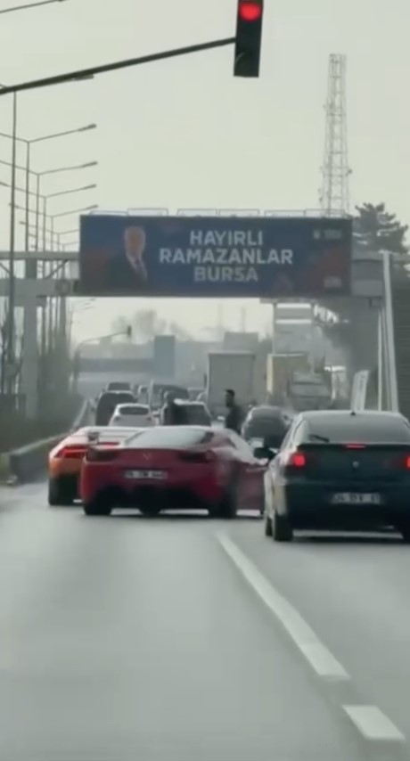Bursa’da Lamborghini ve Ferrari sürücülerine 100 bin TL ceza