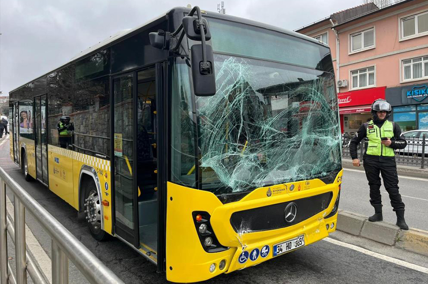 Üsküdar’da iki İETT otobüsü çarpıştı