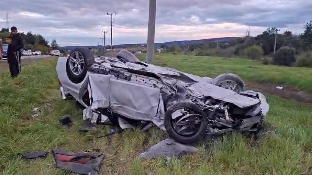 Bayram yolunda feci kaza: Otomobiller kafa kafaya çarpıştı, 7 kişi yaralandı