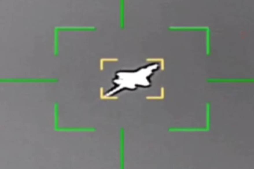 İran Devrim Muhafızları Ordusu: "ABD'ye ait F-35 vuruldu, ciddi hasar aldı"