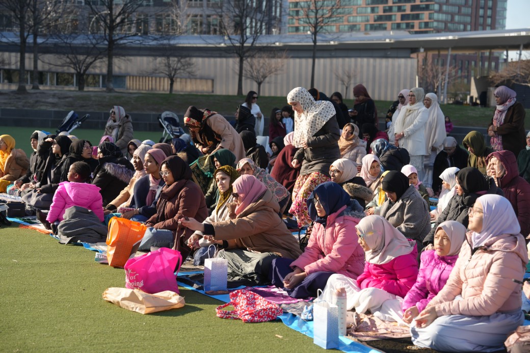 New York’ta bayram namazı sokaklara taştı