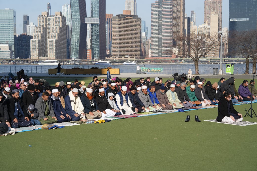 New York’ta bayram namazı sokaklara taştı