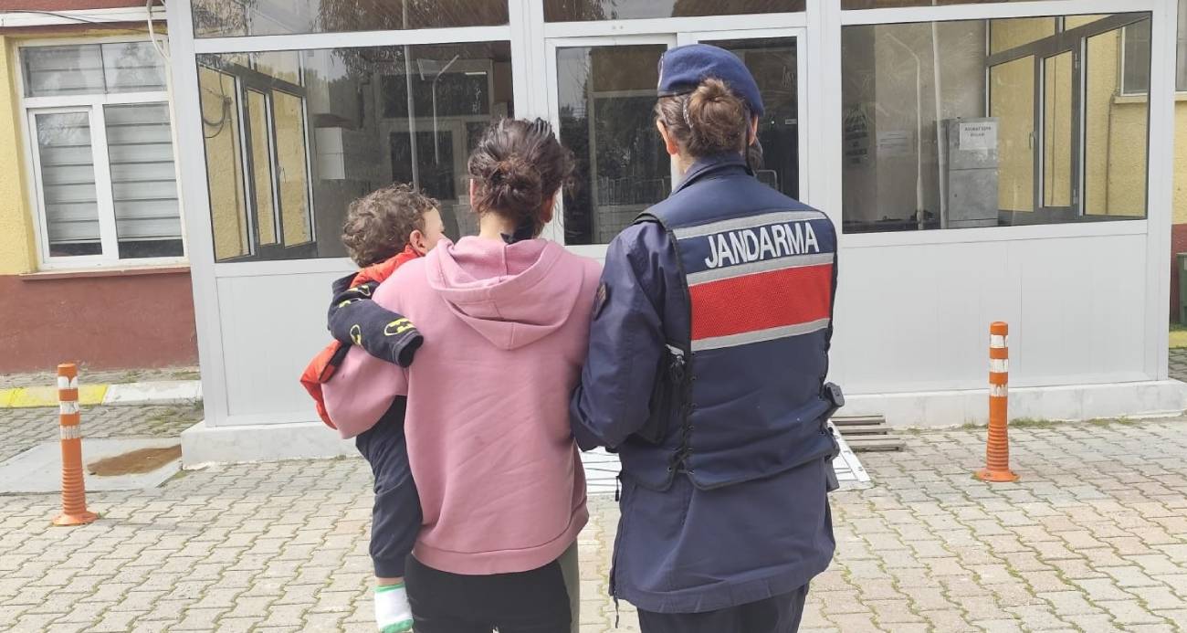 Yedi ayrı suçtan aranıyordu, kucağında bebeğiyle hapse girdi