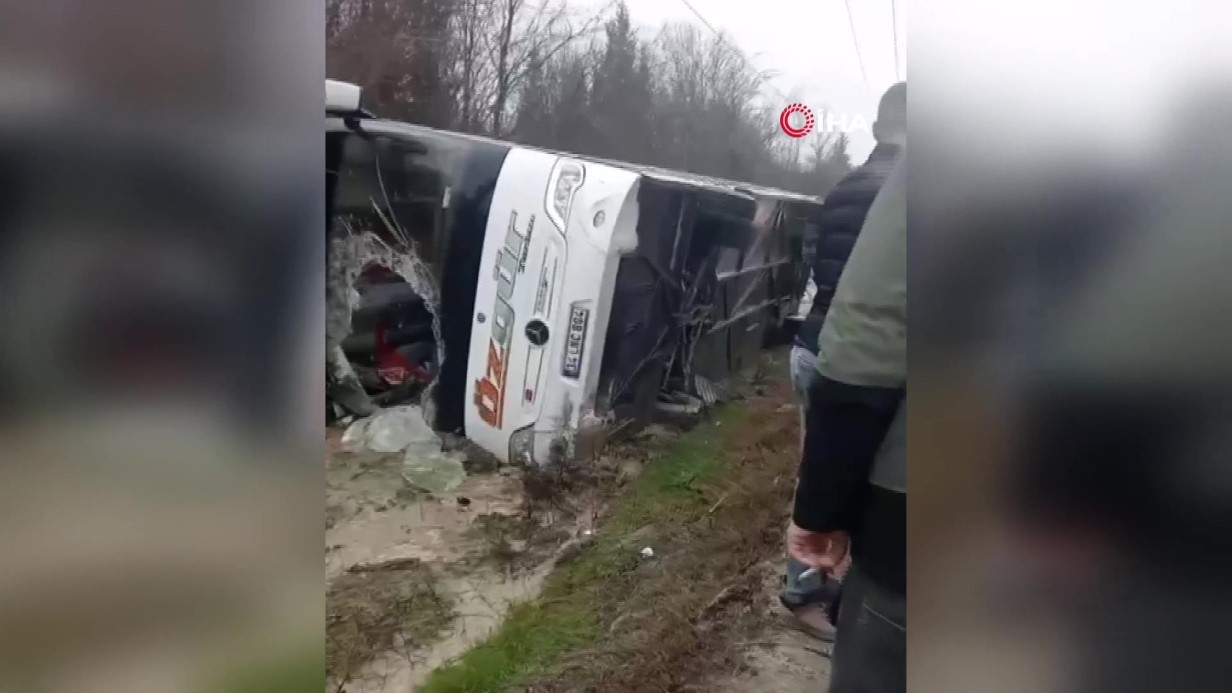 Çatalca’da otobüs devrildi: 3’ü polis 4 yaralı