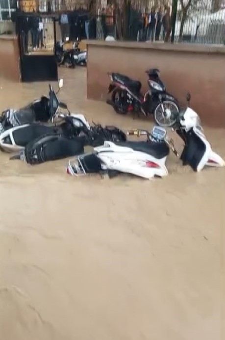 Gaziantep’te dolu ve sağanak etkili oldu