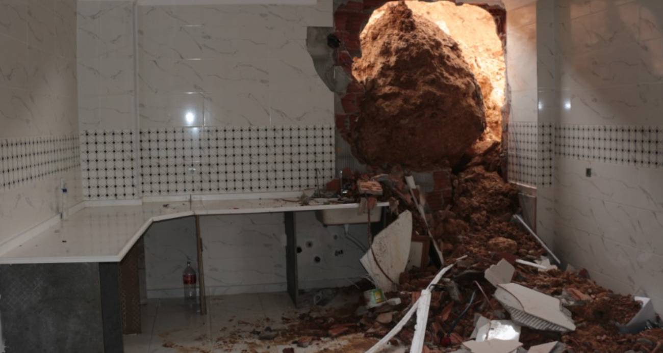 Aynı bölgede 3 ay içinde yaşanan ikinci heyelanda, evin daha önce tahliye edilmiş olması büyük bir faciayı önledi.