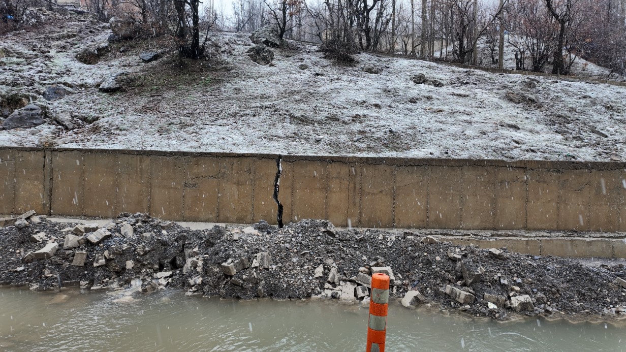 Şırnak’ta sağanak nedeniyle köyün bir bölümü çöktü evler boşaltıldı