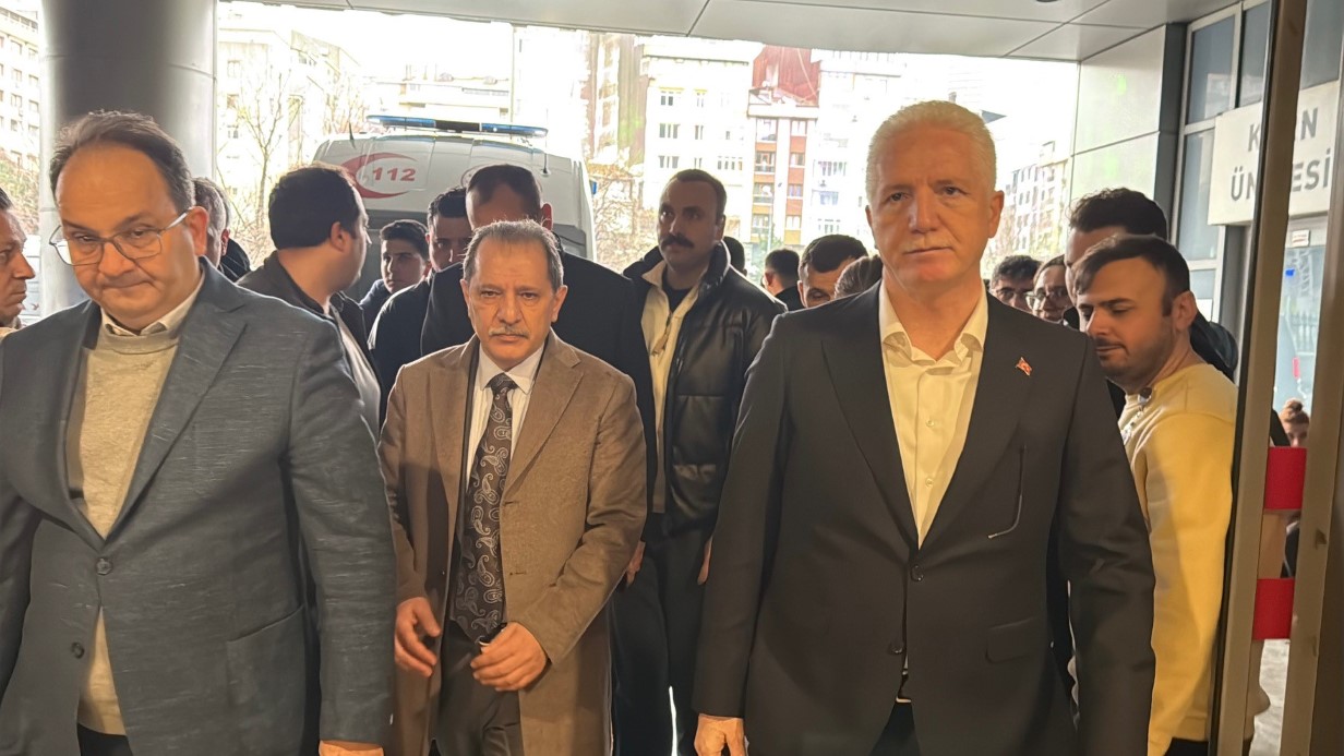 Vali Gül ve İl Emniyet Müdürü Yıldız’dan enkazdan kurtarılan yaralılara hastane ziyareti