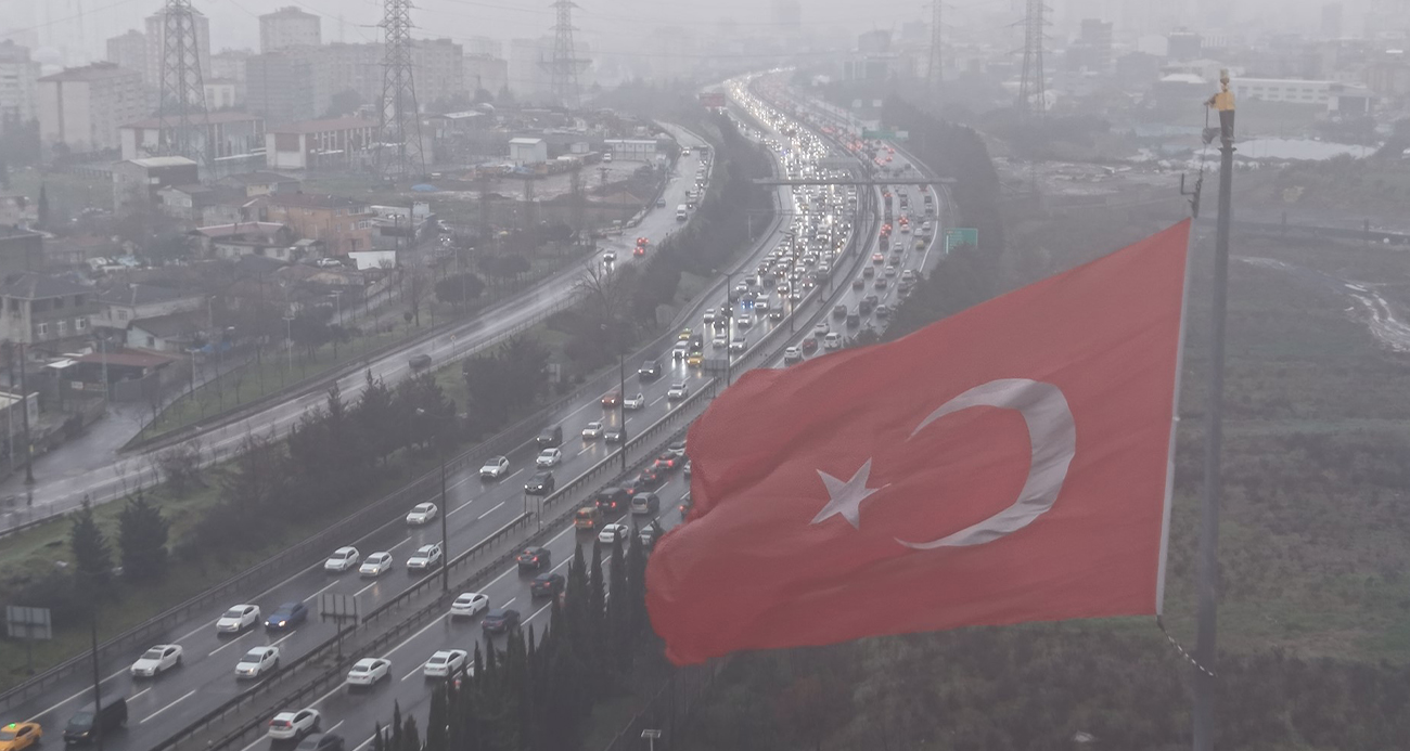 Ramazan Bayramı’nın son gününde tatilcilerin dönüş yolculuğunun başlamasıyla İstanbul’da trafik yoğunluğu arttı. Çamlıca Gişeleri’nde özellikle Edirne istikametinde yoğunluk dikkat çekti.