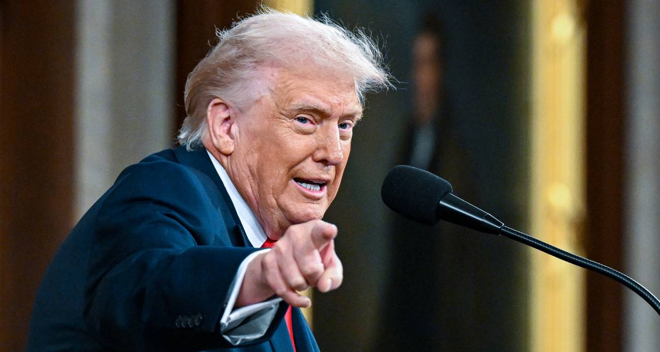 ABD Başkanı Donald Trump, İran’ın Hürmüz Boğazı’nı 48 saat içinde tamamen açmaması halinde, ülkenin enerji santrallerini hedef alacakları uyarısında bulundu.