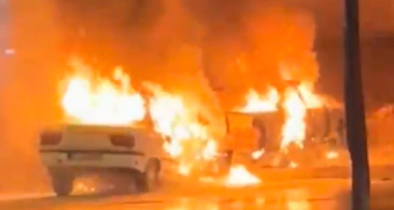 Kontrolden çıkan araç, önündeki 4 araca çarptı: O anlar kamerada