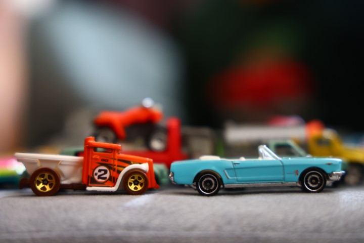 Elazığ’lı öğretmen 16 yılda bin 500 model araba topladı