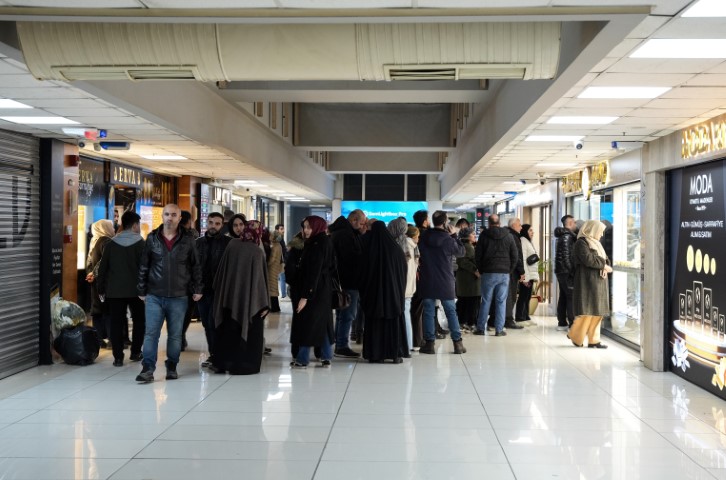 Altın fiyatı düştü, Kuyumcukent’te gram altın tükendi