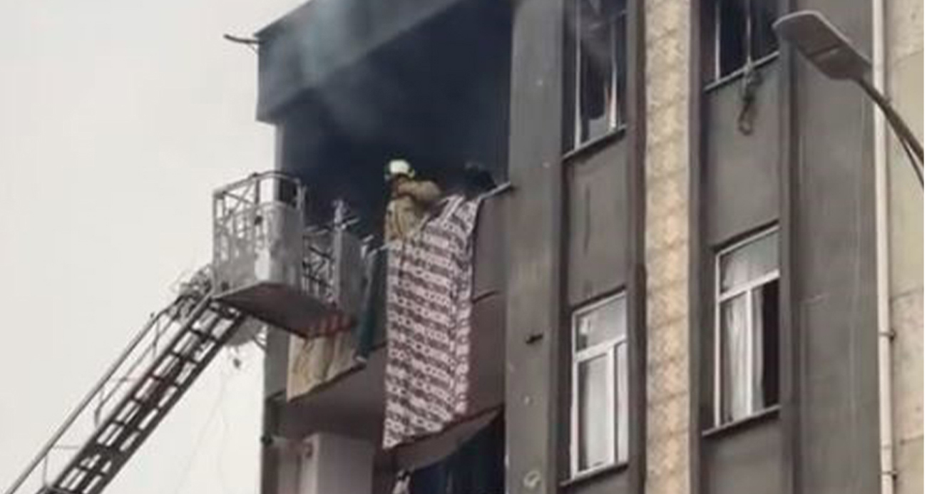 Küçükçekmece’de korkutan yangın: 5 kişi dumandan etkilendi