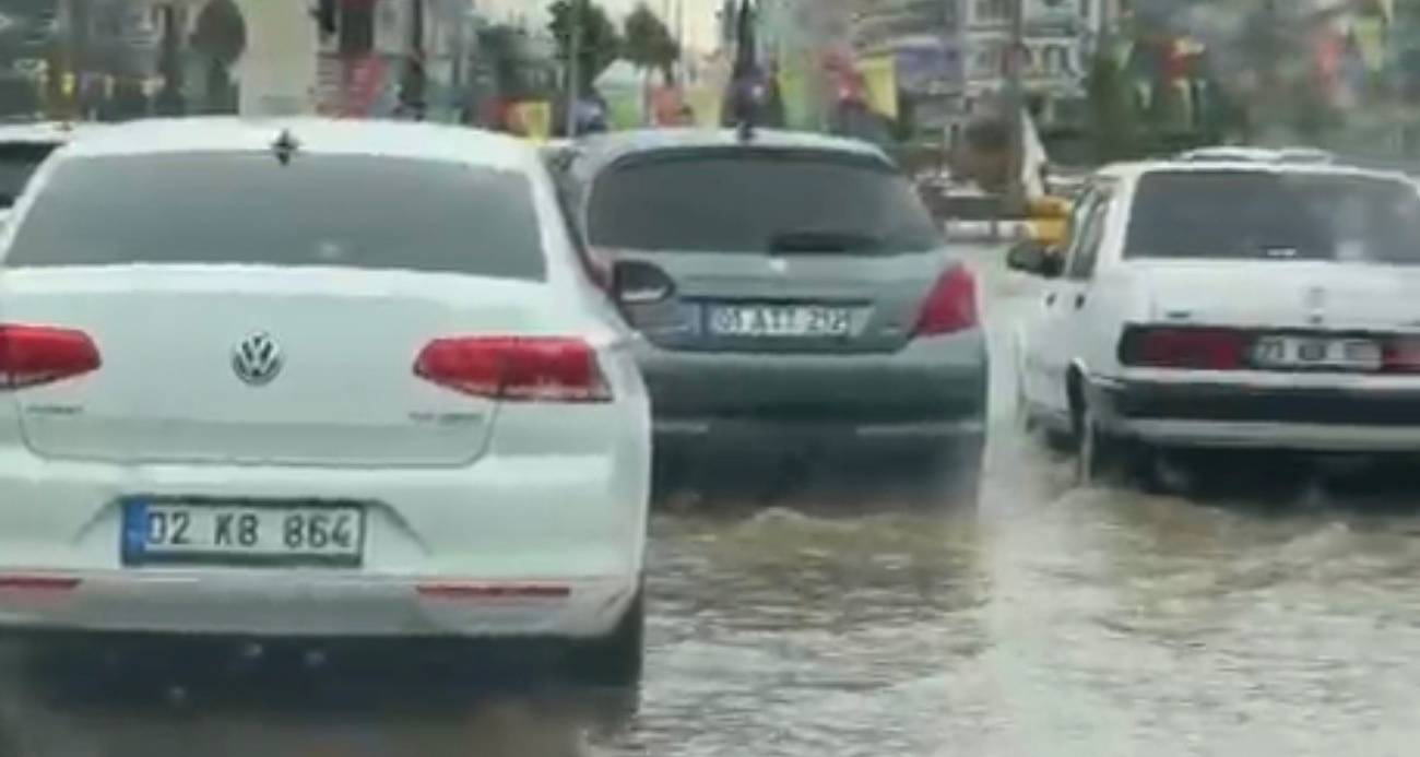 Diyarbakır’da 1 haftadır aralıklarla etkili olan yağışlar nedeniyle cadde ve sokaklar suyla doldu.