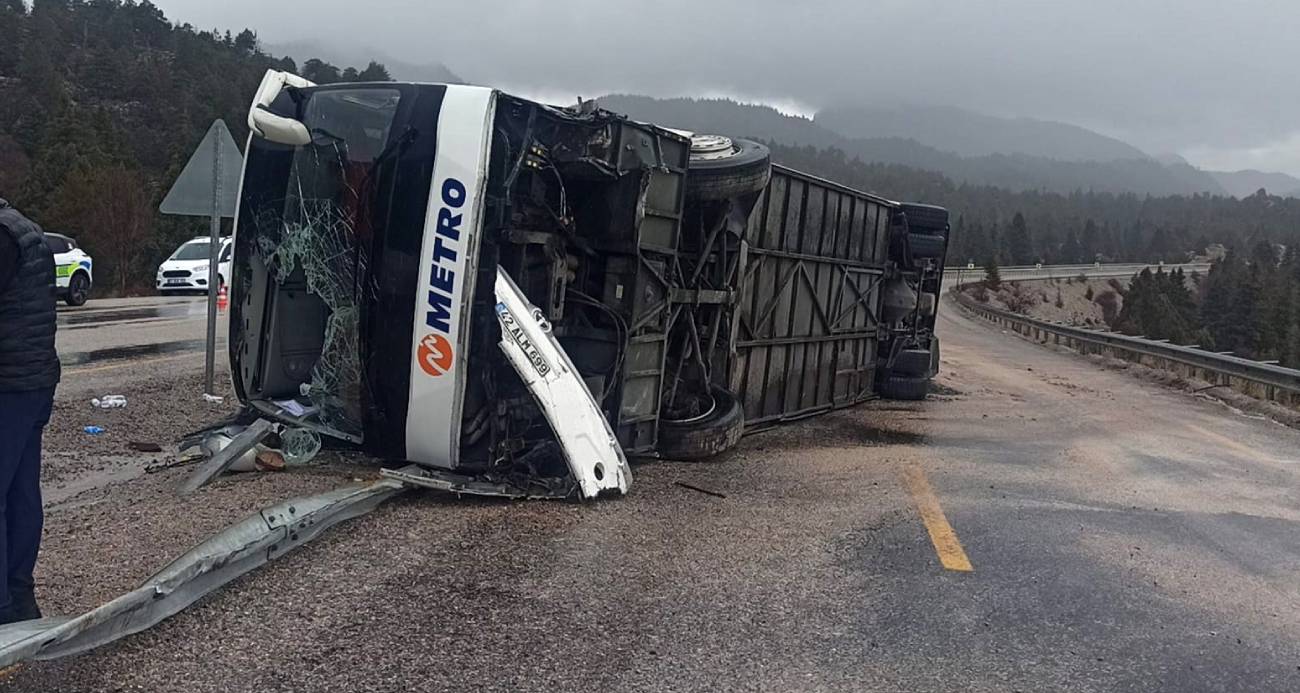 Konya’da yolcu otobüsü devrildi: 15 yaralı