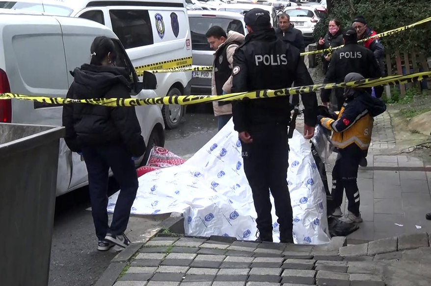 Eyüpsultan’da camdan düşen yaşlı kadın hayatını kaybetti