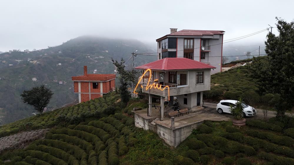 Cumhurbaşkanı Erdoğan’a baba ocağında led imza sürprizi yapılmış