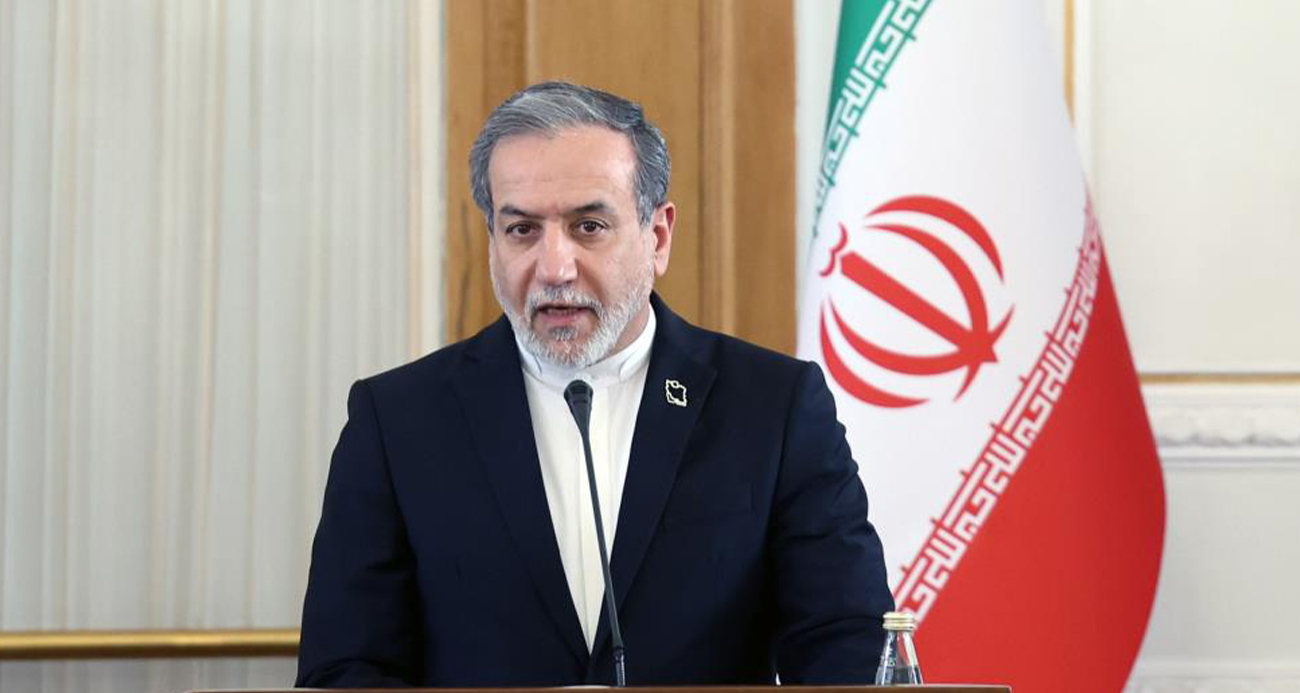  İran Dışişleri Bakanı Abbas Arakçi, "Uluslararası hukuk pratikte ölmüştür. Bunun nedeni, Batı'nın Gazze ve Ukrayna konusunda uyguladığı çifte standartlar ve İsrail ile ABD'nin İran'a yönelik saldırganlığı konusundaki sessizliğidir" dedi. Arakçi, hukukun üstünlüğüne değer veren herkesi yaşananlara karşı sesini yükseltmeye çağırdı.