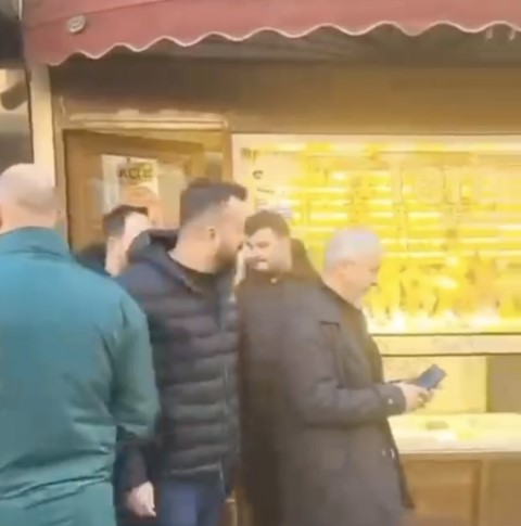 Çanakkale’de kar vaadiyle vatandaşları dolandıran kuyumcunun işletmesinde yapılan incelemede sahte altınlar ortaya çıktı