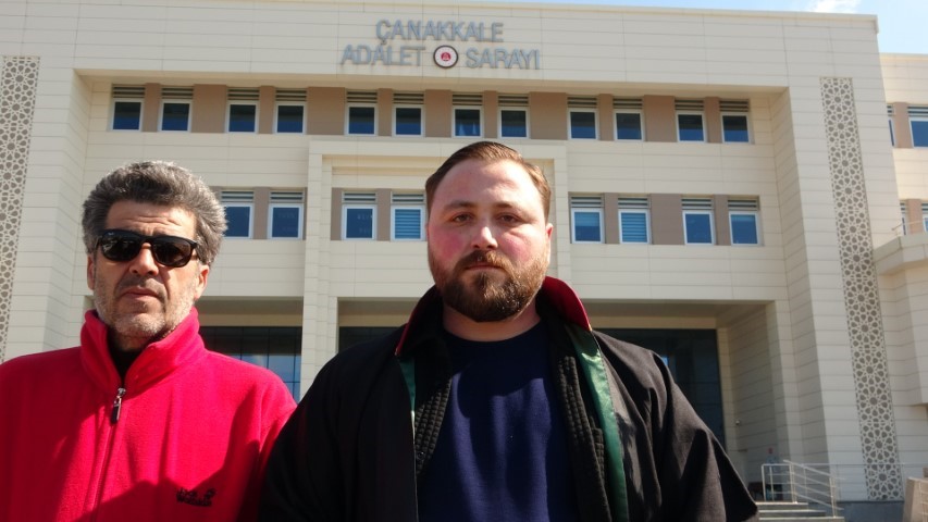 Çanakkale’de kar vaadiyle vatandaşları dolandıran kuyumcunun işletmesinde yapılan incelemede sahte altınlar ortaya çıktı