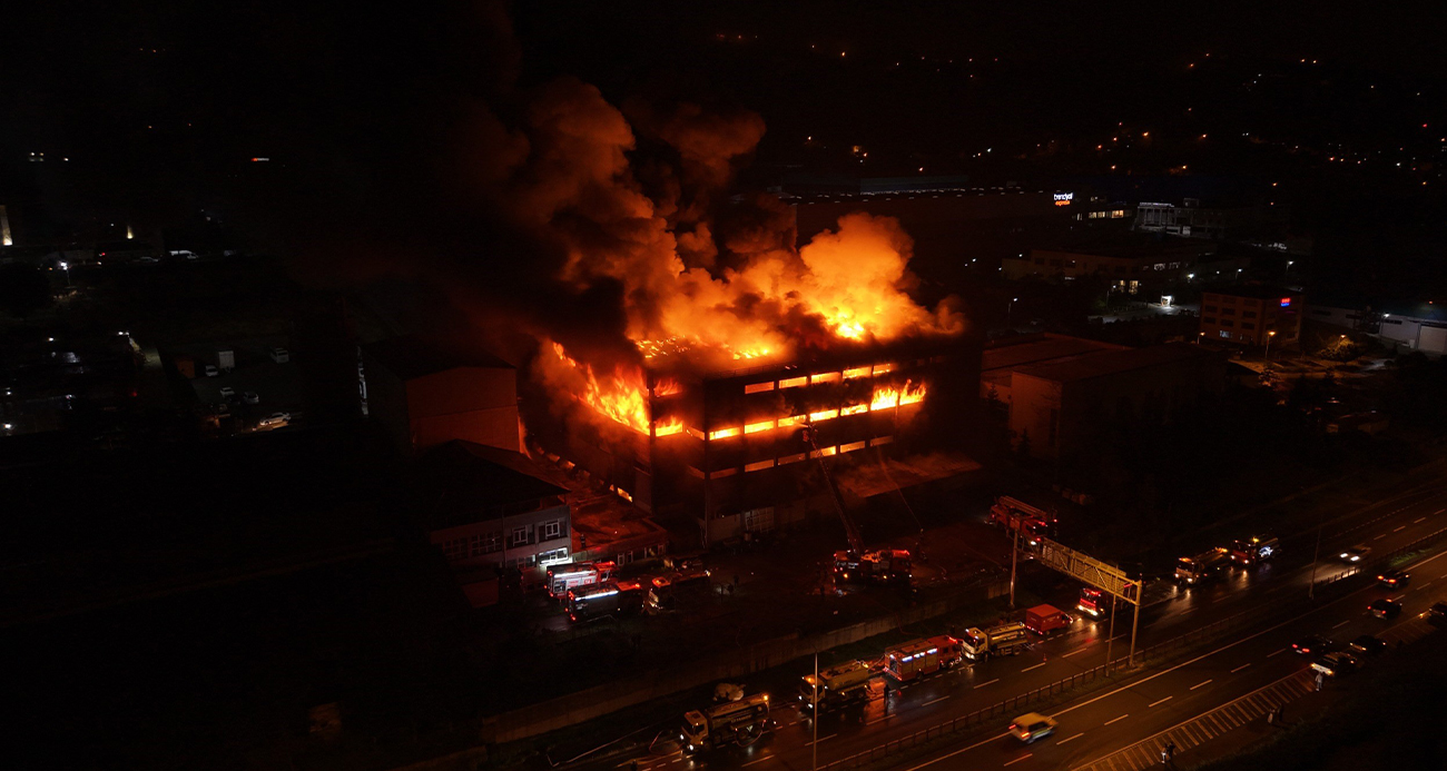 Trabzon’da fındık fabrikasındaki yangına müdahale devam ediyor
