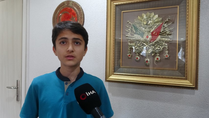 Okul koridorunda para buldu, aklına ilk gelen hadisle öğretmenler odasının yolunu tuttu