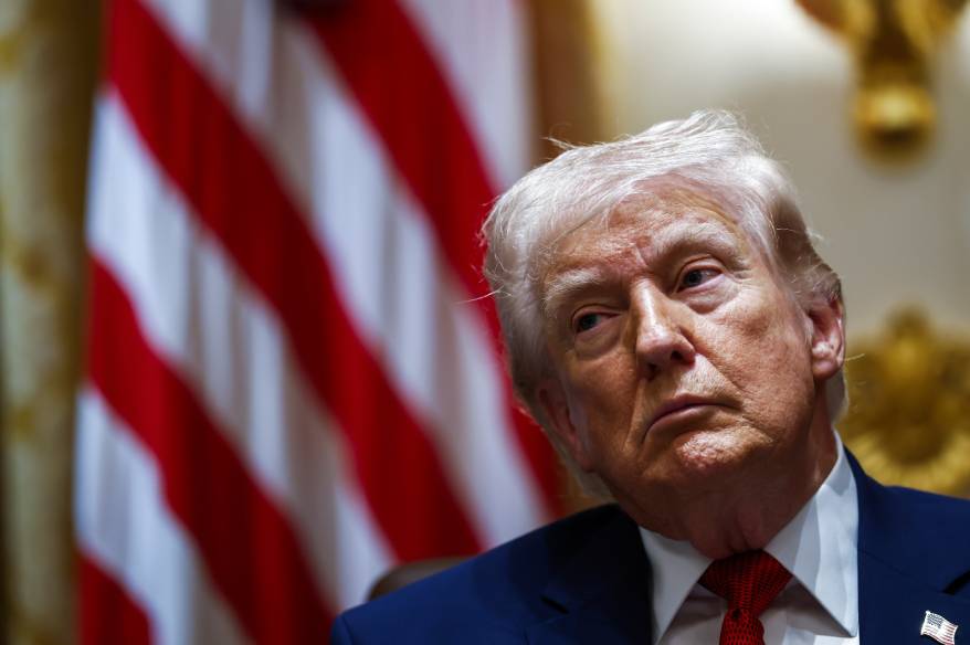 Trump: "İran hükümetinin talebi üzerine enerji tesislerine yönelik saldırıları 10 gün daha erteledim"