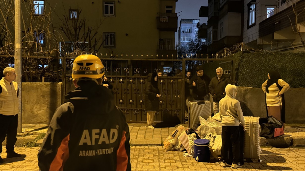 Diyarbakır’da kolonlarda çatlama sesi duyulan bina boşaltıldı: 51 vatandaş tahliye edildi