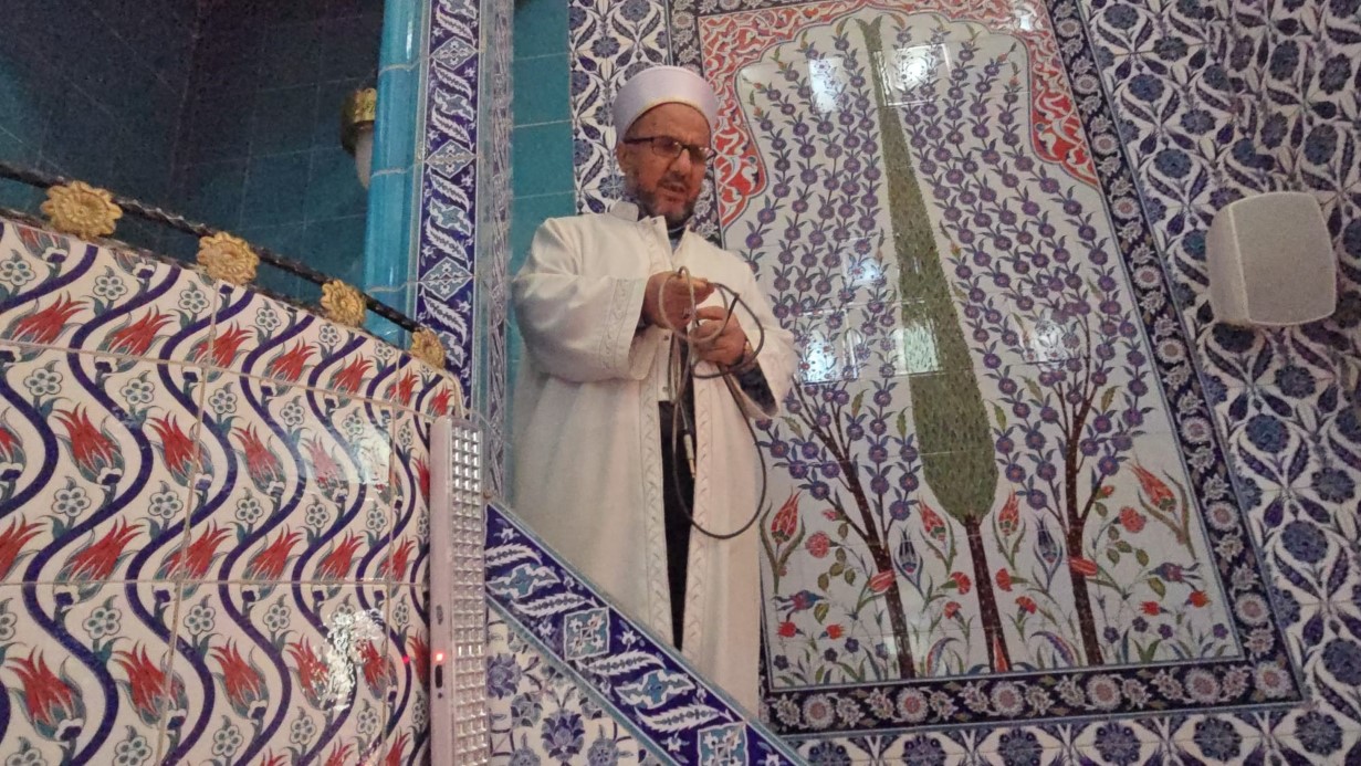 Oltalı hırsız camiden mikrofon çaldı