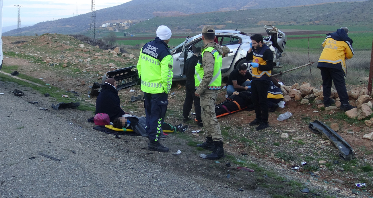 Batman’da direğe çarpıp takla atan araç hurdaya döndü: 5 yaralı
